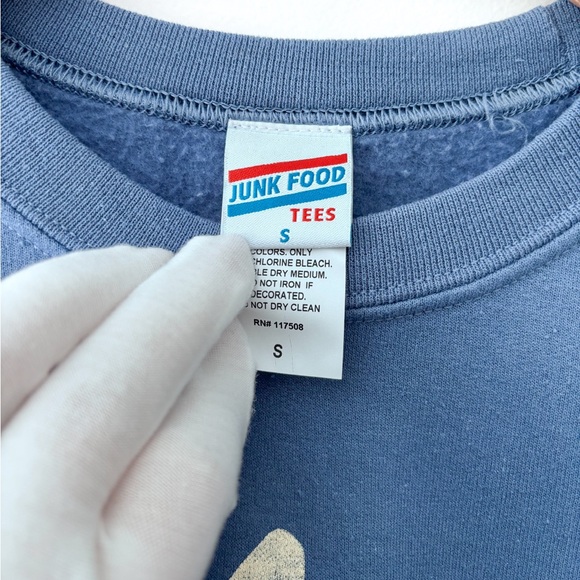 Junk Food Le Sports Club Retro Crewneck Sweatshirt in Indigo Blue Size Small NWT - Picture 3 of 6